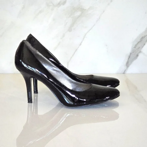 NINE WEST NEPTUN Almond Toe Black Pump Heels Size 7.5 - Picture 1 of 9